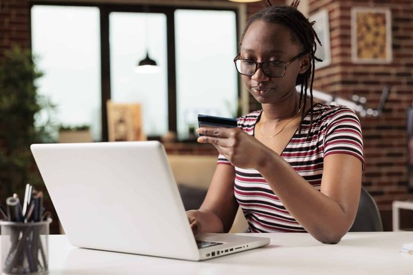 Payer ses factures en ligne : quels en sont les avantages ?@